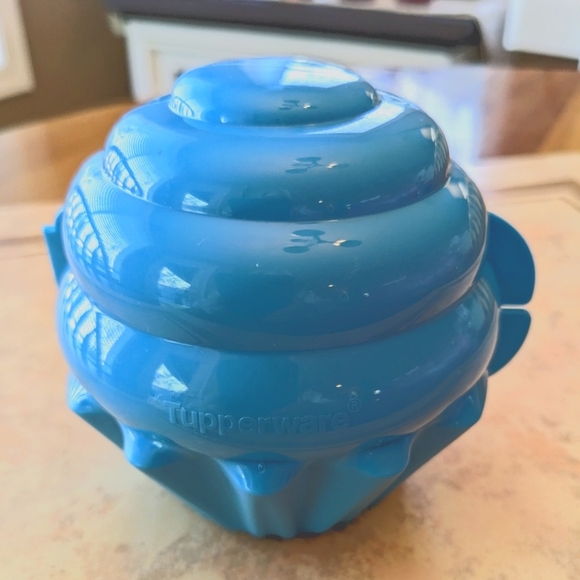 New Tupperware Cupcake Muffin Keeper Holder Forget-me-not Container Blue - Picture 1 of 6